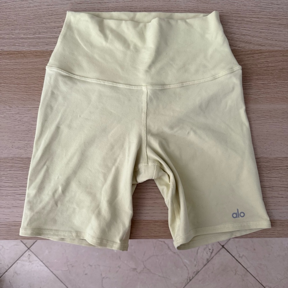 ALO Yoga Women's Light Yellow Bike Shorts